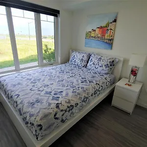 Apartment Serene 2 Bedroom With Balcony And Lakeview